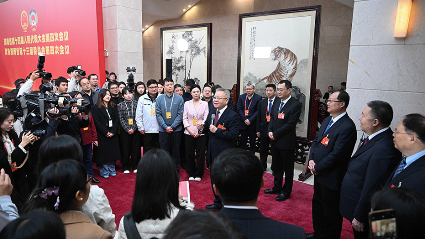 沈晓明毛伟明毛万春看望慰问省两会新闻工作者 深入挖掘鲜活故事 营造良好舆论氛围