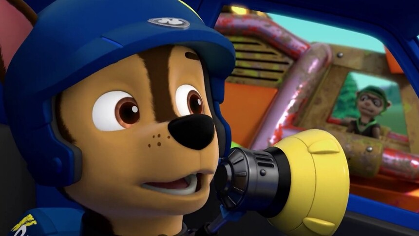 【帅气警犬阿奇】卡车失控状况危急，阿奇及时救场