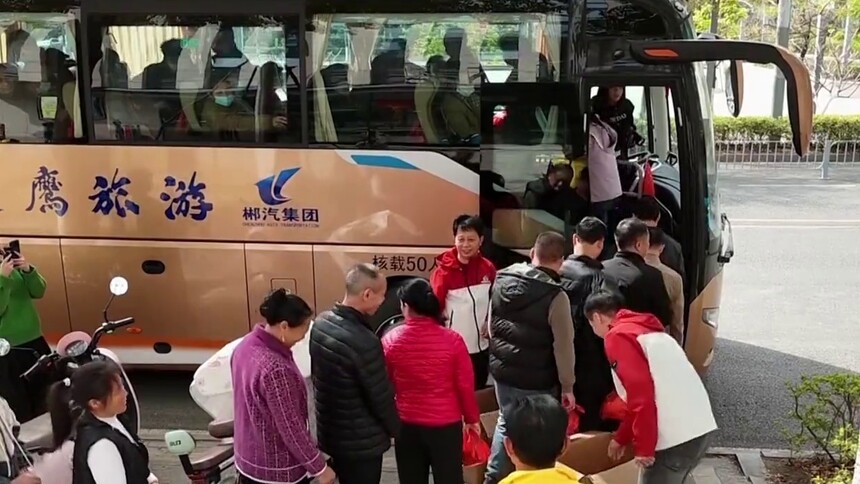 桂东：暖心专车跨千里 接老乡平安返乡