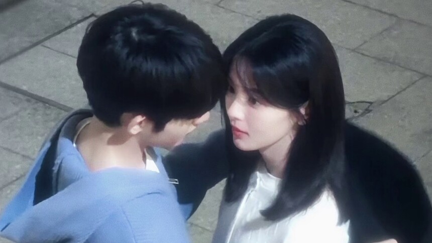 《今天是太阳雨》情人节放送：好暖！董思成为杨超越添衣