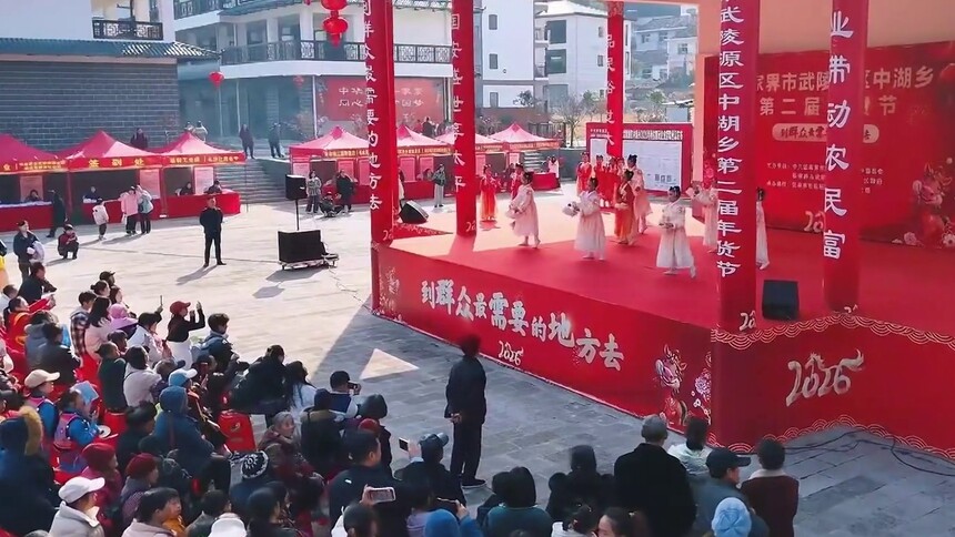 千城百县看中国｜湖南张家界：年货大集闹新春