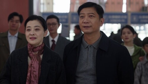 元义跟王怀志去香港，小曼泪洒机场