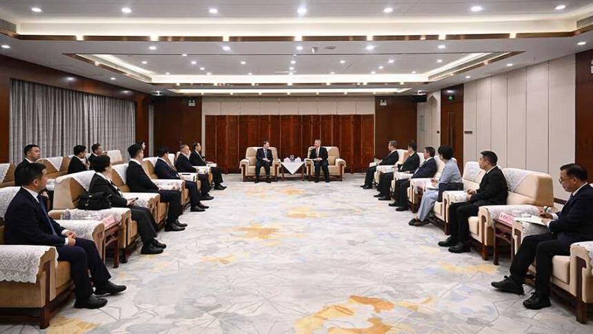 沈晓明会见谢国民一行