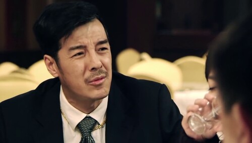傻柱和前妻合伙开酒楼，被许大茂讽刺守俩媳妇