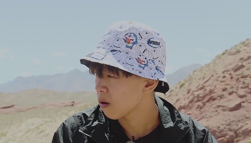 《变形计》中,新来的小伙伴何山拿走了另外一名伙伴郑耘昊桃酥,对于饿