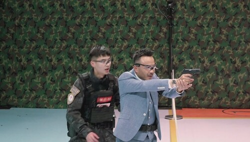 《天天向上》1月17日看点:天天兄弟体验特警训练 王一博射击滑铁卢?