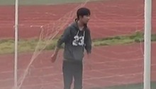 易烊千玺实力教踢球