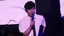 脱掉！杰哥现场变身白衬衫王子