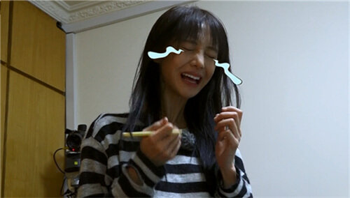 郑爽长草卖萌!四次元少女午夜自嗨活宝犯二