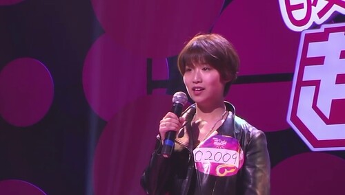 短发女生歌声魔性评委吐槽我想来杯咖啡了