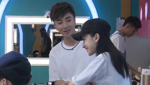 厨技盲舟奕博为爱煎牛排姜梓新惊喜收礼擦粉红火花