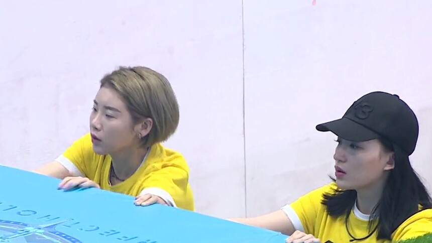 关名扬何丽意外爆冷游戏失败不敌对手陷退房危机