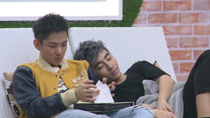 孔繁浩细数别墅照片不舍退房 舟奕博陪其左右默默鼓励