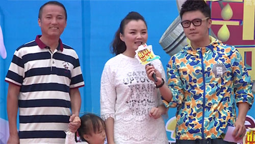 杨珊珊携家人体验农耕乐趣