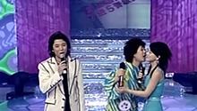 文瑶李湘甜蜜上演贴脸么么哒