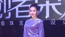 贾青变身闪亮仙女登场
