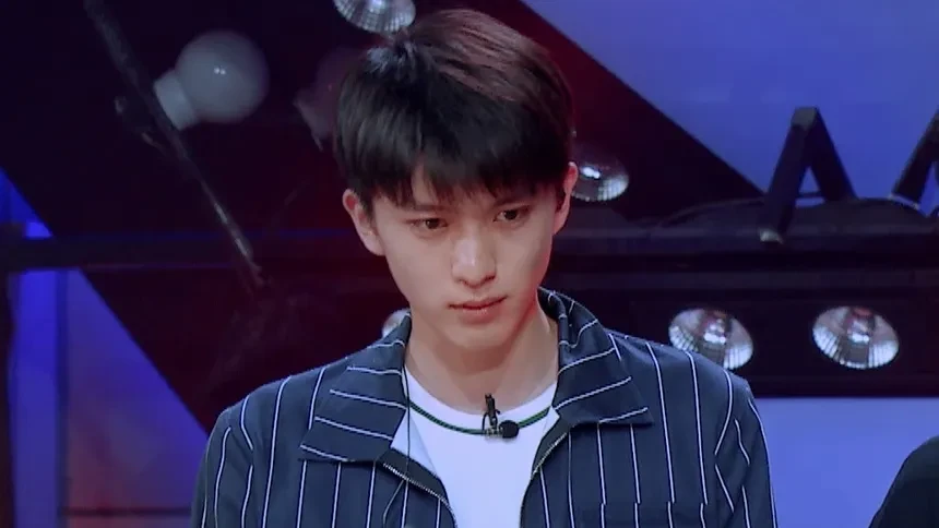 七拉根催泪回忆杀赵英博情绪崩溃泪流不止