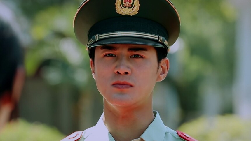 姜潮犯错被暴晒罚站 自掴巴掌委屈落泪-电视剧-高清视频在线观看-芒果