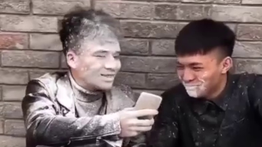 这大概就是真正的兄弟情吧…你耍帅我吃土！