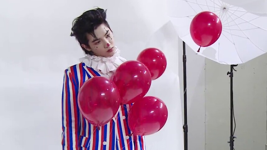 黄明昊鬼鬼互动超有趣