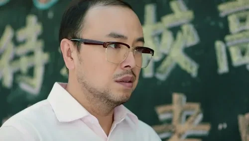 马老师感慨学生结婚自己还单身高兴笑成表情包