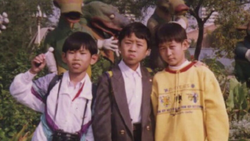 曹云金晒童年照撞脸关晓彤 网友:失散多年的兄