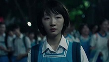 陈念放学途中被同学拦住