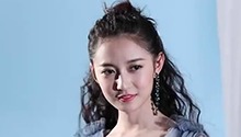 陈钰琪大波浪卷发俏皮灵动