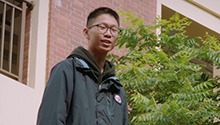 少年大声吐槽老爸打击自己