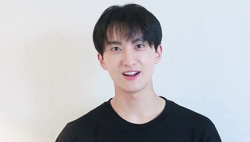 李依玲地区:内地类型:青春 / 爱情简介:《班长"殿下"》由牛骏峰,邢菲