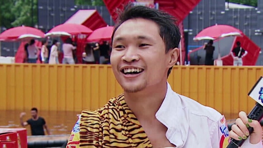 惹全场爆笑摇啊笑啊桥2018-08-11期罗予彤摇桥尖叫不断惹爆笑摇啊笑