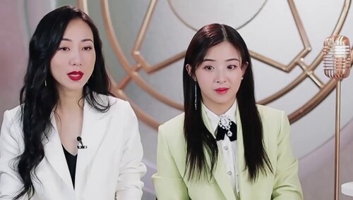 张含韵韩雪感情升温 "雪花组合" 秒变挂件姐妹花