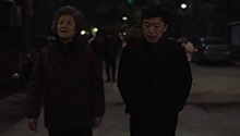 黄渤一家散步突然遇爆炸现场