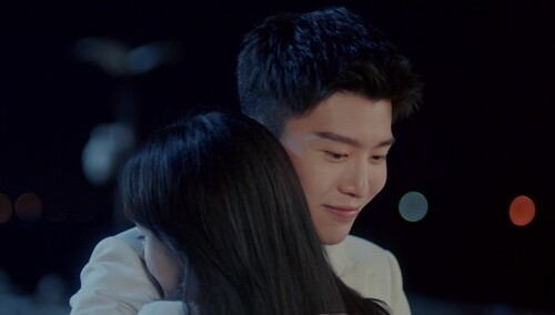 纯享版:范丞丞秦岚扮情侣假戏真做? 《我要我们在一起》致敬疫情爱情