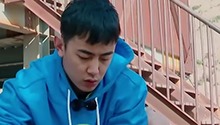 纪凌尘洗脸方式有点独特