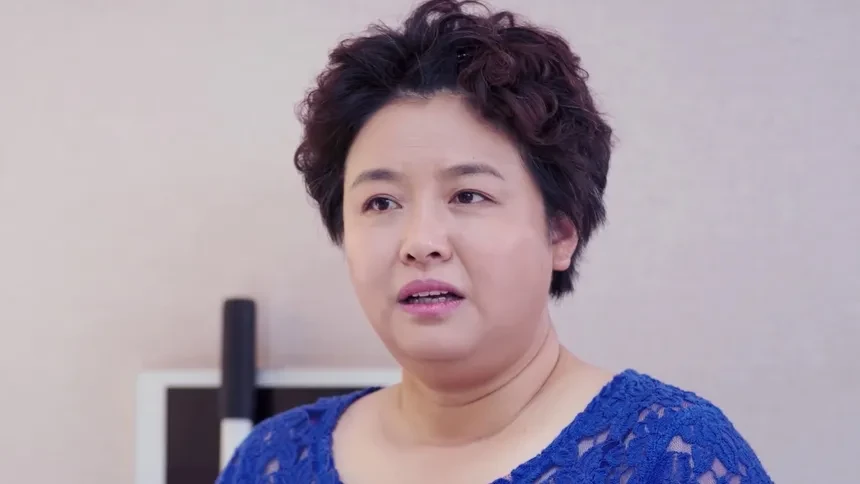 舒克妈妈来看望舒克被家中阿姨当成保姆