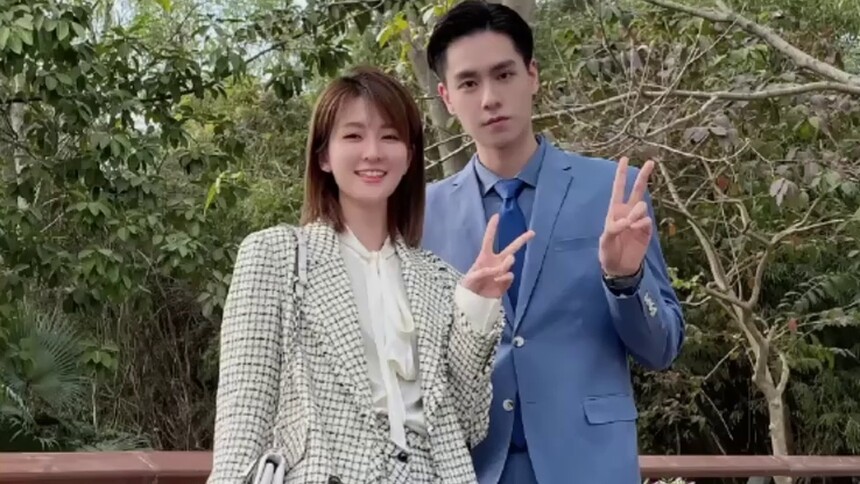 小风暴大结局乔欣垫木板和胡一天合照