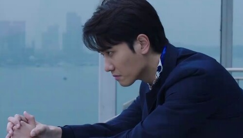 《阳光之下》第17集看点:杨雨泽被封潇声绑架 柯滢情绪崩溃-电视剧