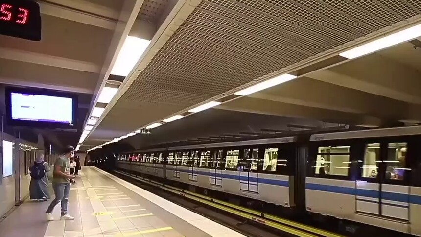 阿尔及尔恢复因新冠疫情中断18个月的地铁服务