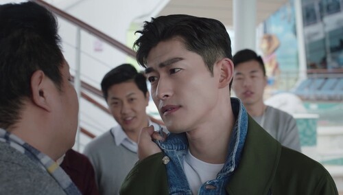 海洋之城第23集看点丁凯劝说无良乘客吸烟被打