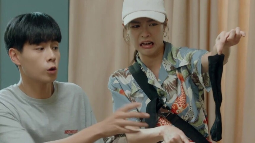 尴了个尬程心发现了郑乾的臭袜子