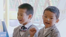 没有小朋友能拒绝《孤勇者》