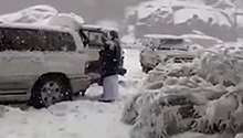 科威特遭遇冰雹和降雪天气