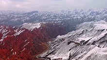 新疆昌吉：雪落丹霞 半山水墨半山诗