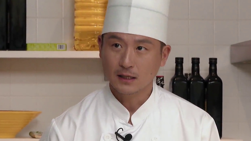 蔡赟自称天才小厨王？处理鱼疯狂求助师傅