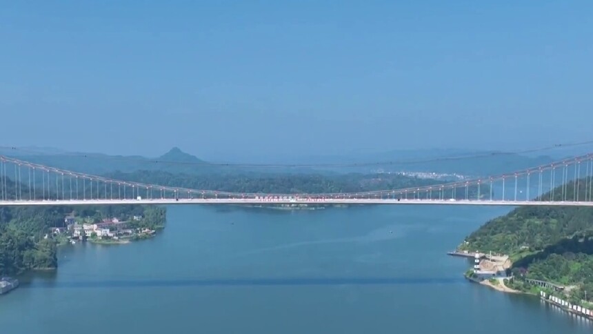 怀化沅陵：洞庭溪沅水特大桥主桥成功合龙 是湖南在建最大悬索桥