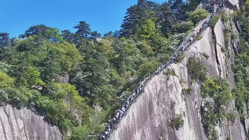 云游华山：层峦叠翠 风景如画