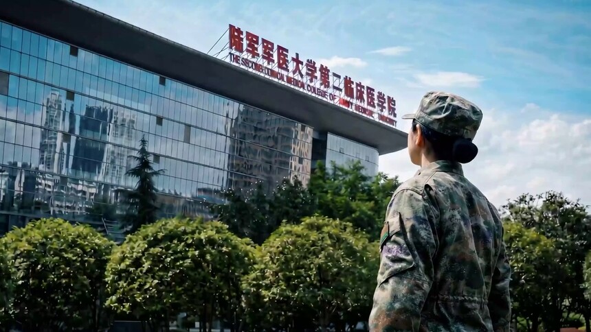 在逆行与坚守中践行誓言——记陆军军医大学新桥医院副主任护师王云