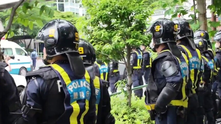 大量日本民众抗议高市早苗政府军事扩张政策