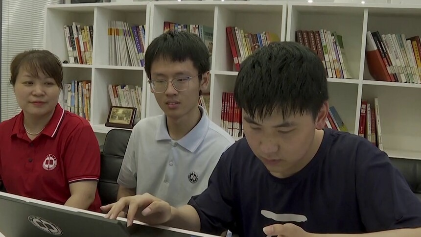 高考查分平常心 学霸分享“高分秘籍”